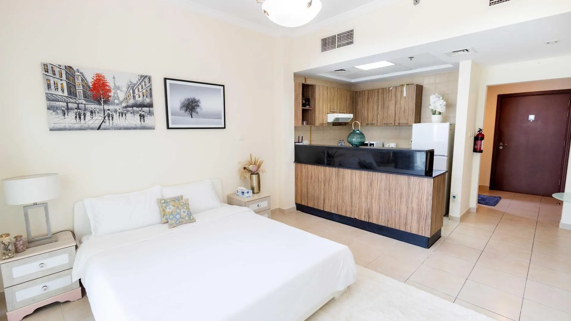 Dubai Lux Studio Apartment, Burj Al Nujoom Apartment