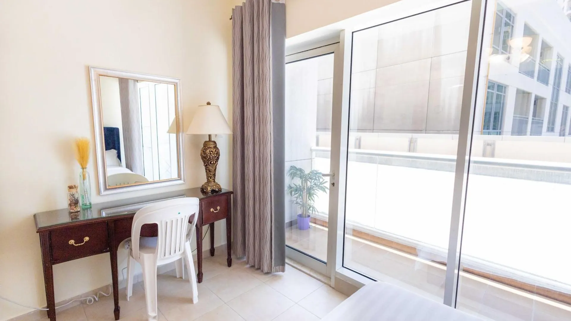 Apartment Dubai Lux Studio Apartment, Burj Al Nujoom