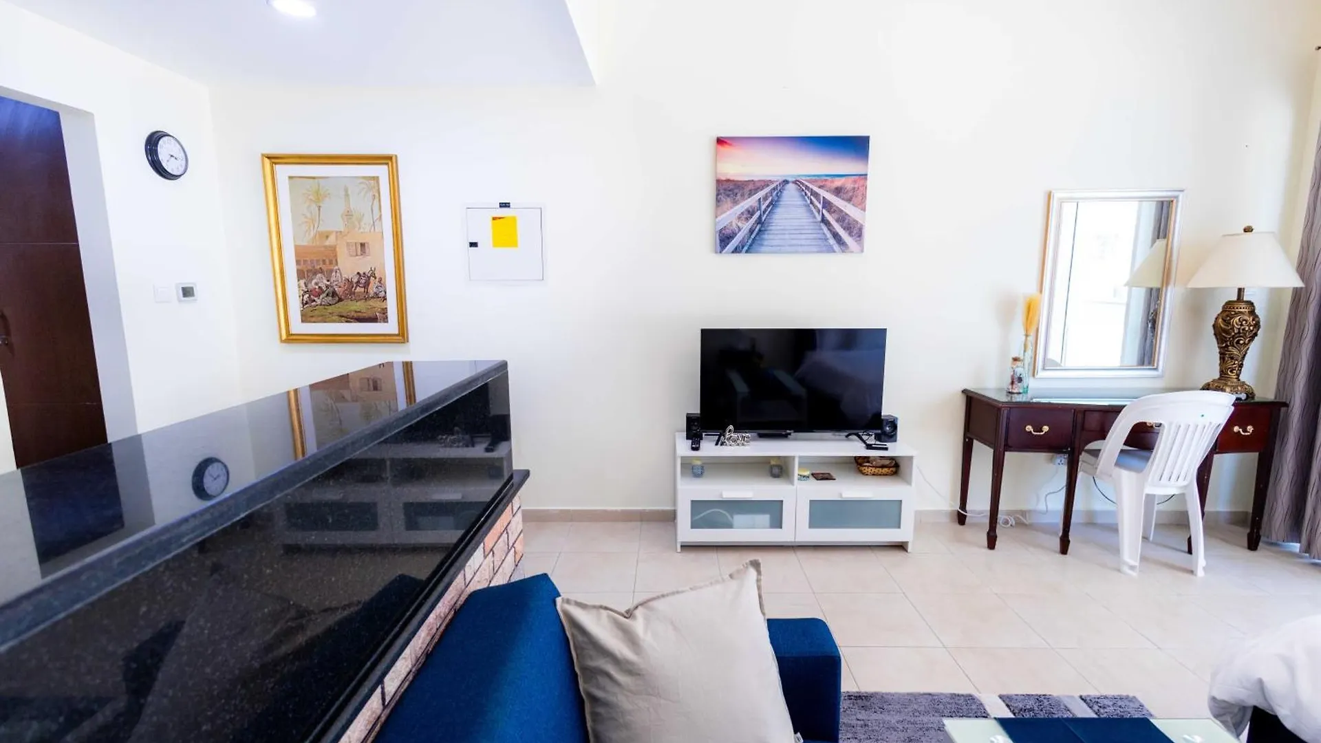 Dubai Lux Studio Apartment, Burj Al Nujoom