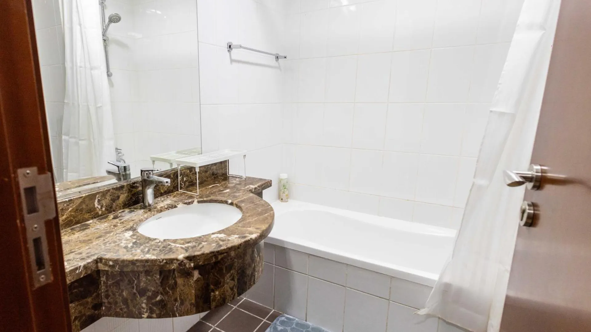 Dubai Lux Studio Apartment, Burj Al Nujoom
